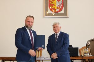 Łukasz Zajdel, Wiceprezydent Stowarzyszenia Unia Przedsiębiorczych odbiera akt powołania do Krośnieńskiej Rady Biznesu.